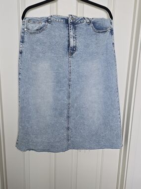 Light Wash Denim Skirt - Classic A-Line Style